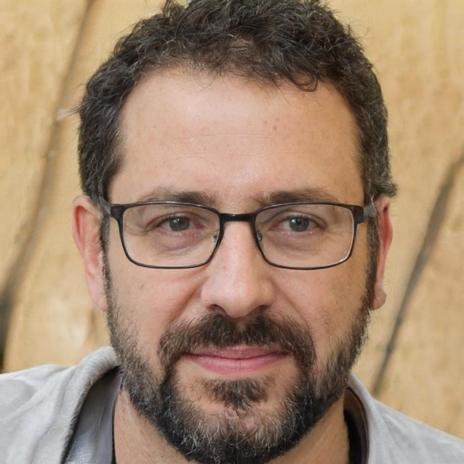 Ritratto di Claudio Ferrero, coordinatore didattico del programma di sviluppo competenze di influenza